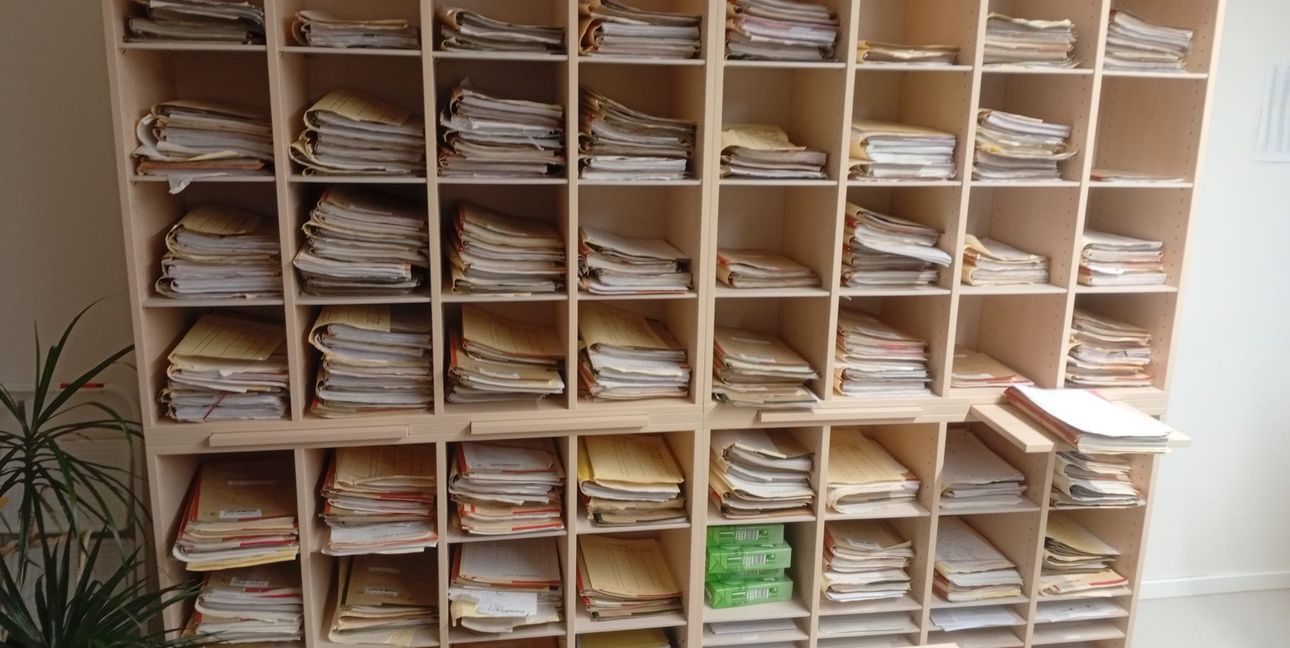 Die Schränke mit Papierakten sind am Amtsgericht ein Auslaufmodell.Bild: Buck