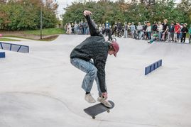 Coole Sprünge auf der neuen Skateanlage.