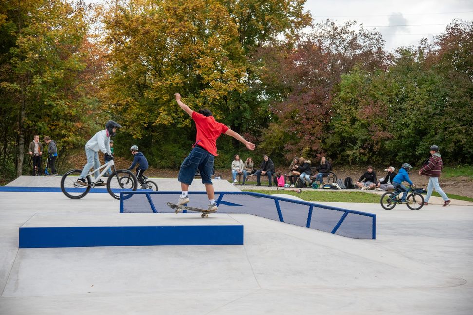 Ob mit Skateboard oder BMX-Rad: Die neue Anlage bietet für jedes Können die richtigen Elemente.