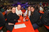 Gute Laune bei der 90er-Party in Holzgerlingen.