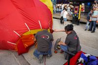 Modell-Heißluftballons auf dem Flugfeld-Festplatz.