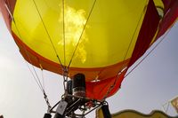 Modell-Heißluftballons auf dem Flugfeld-Festplatz.