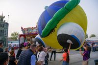 Modell-Heißluftballons auf dem Flugfeld-Festplatz.