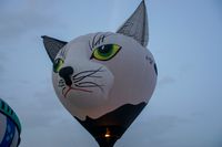Modell-Heißluftballons auf dem Flugfeld-Festplatz.