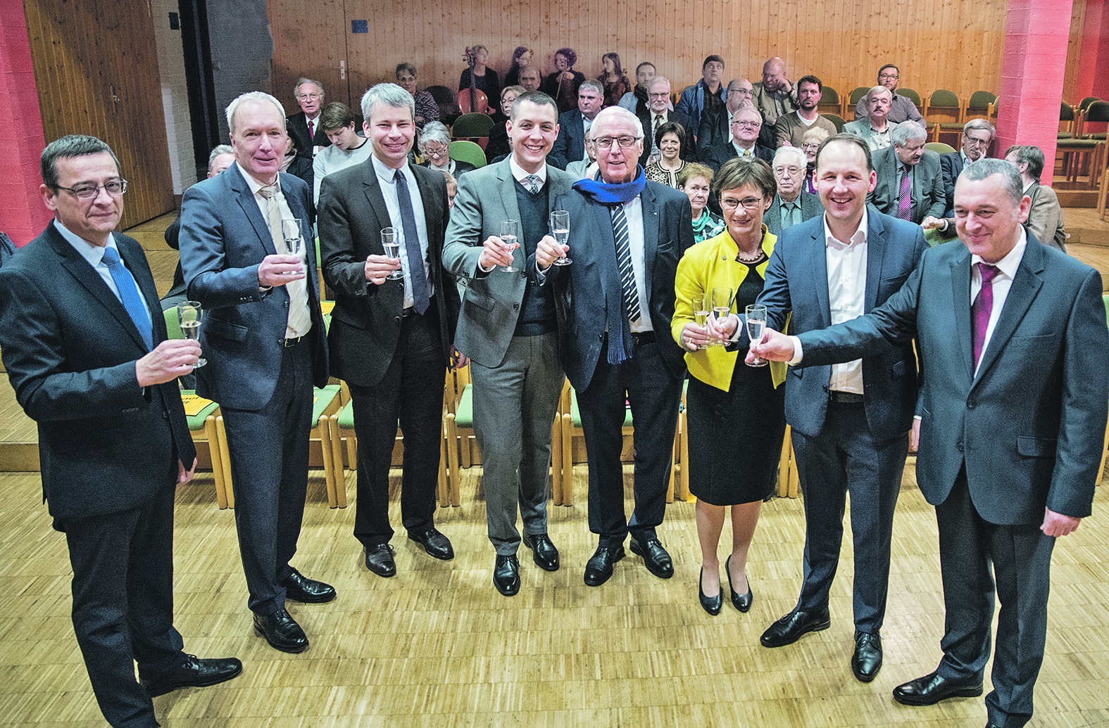 CDU-Neujahrsempfang in Weil der Stadt mit einem Glas Sekt: (links) CDU-Fraktionsvorsitzender Martin Buhl, Stadtverbandsvorsitzender Joachim Oehler und Staatssekretär Steffen Bilger – (rechts) Weil der Stadts Bürgermeister Thilo Schreiber, daneben CDU-Bundestagsabgeordneter Marc Biadacz und Landtagsvizepräsidentin Sabine Kurtz.  Bild: Richter