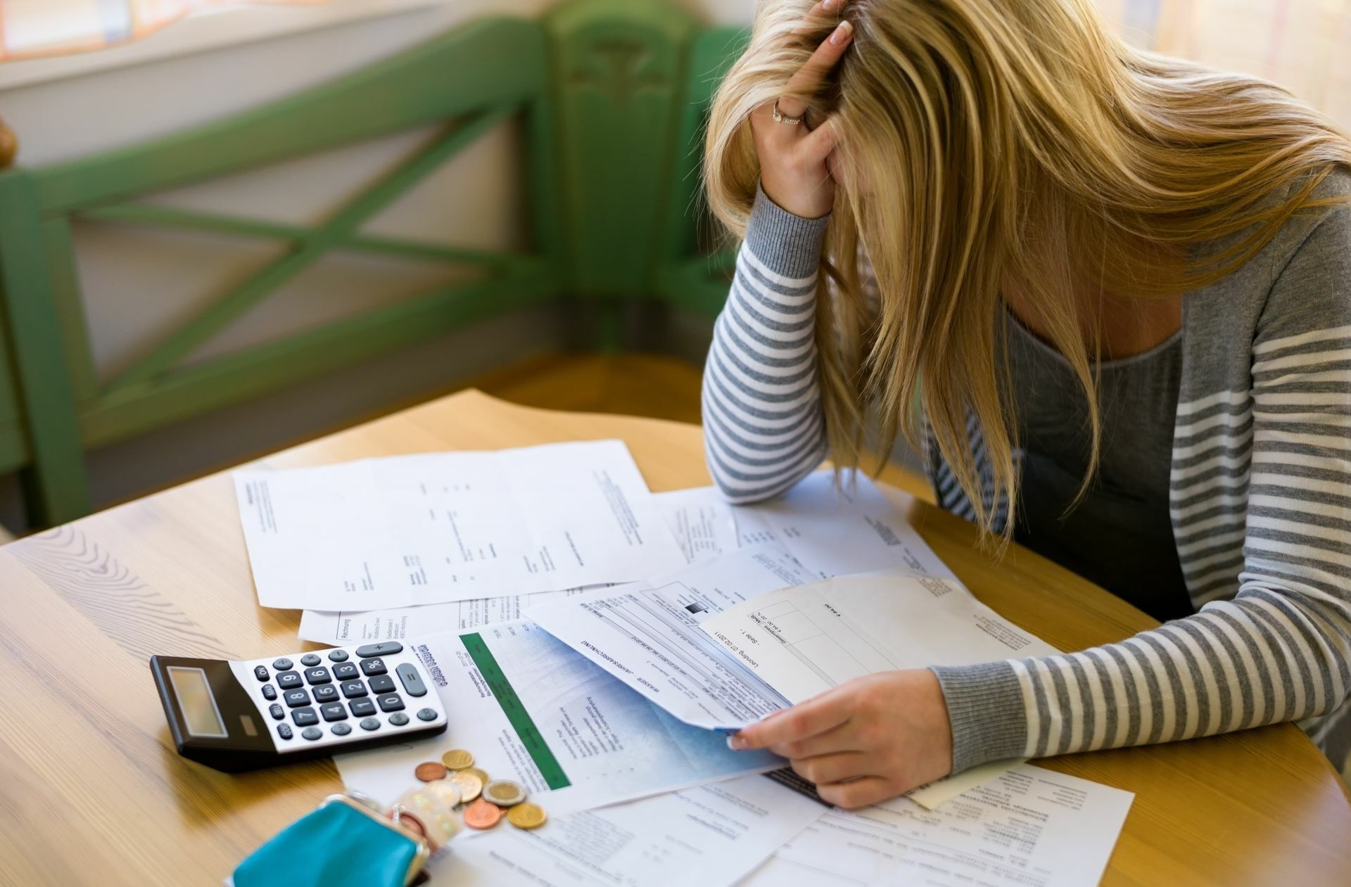In der Coronakrise wird bei vielen Menschen das Geld knapp. Jetzt rächt es sich, dass viele Menschen auf Minijobs angewiesen waren, die oft als Erstes weggefallen sind. Foto: Gina Sanders/Adobe Stock