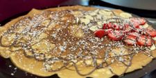 Crêpes mit Nutella und frischen Erdbeeren gibt es bei Peter Kimmerle von "Zimt & Zucker" für 6 Euro.