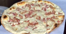 Darf es ein klassischer Elsässer Flammkuchen sein? Den hat Laurent Maillet von Gastro France für 11 Euro im Angebot.