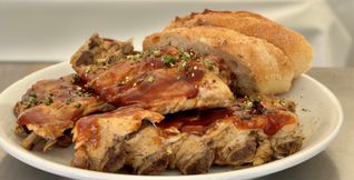 Giovanni Migliore vom Tower 66 empfieht „Joe‘s BBQ Spare Ribs“ für 13 Euro.