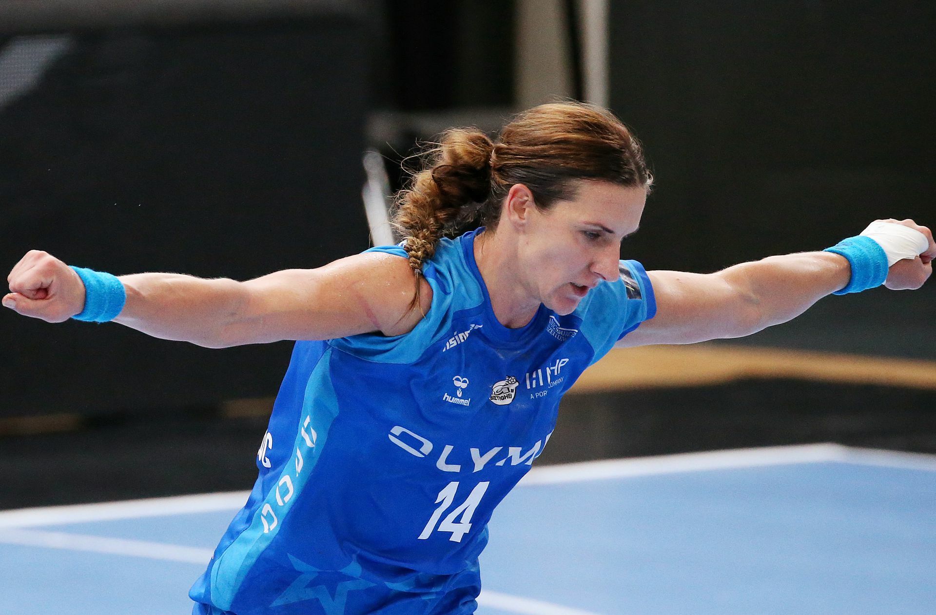 Karolina Kudlacz-Gloc jubelt über eines ihrer 14 Tore im Champions-League-Spiel gegen Brest Bretagne.
