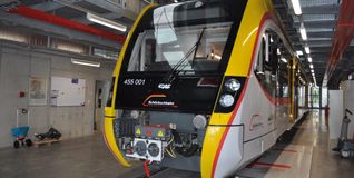 Die gelb-weißen Wagen werden ab Sommer auf den Schienen in den Kreisen Böblingen und Tübingen fahren. Bild: z