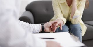 Alle Gespräche mit dem Ehrenamtlichen Patientenfürsprecher werden vertraulich behandelt und unterliegen der Schweigepflicht.