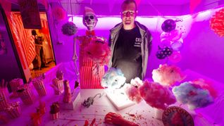 Bei Halloween-Fan Sven Wagner findet jeder das passende Leichenteil.