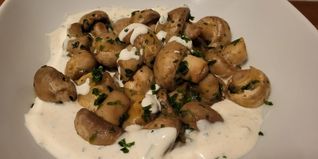 Knoblauch-Champignons passen perfekt zur kälteren Jahreszeit.