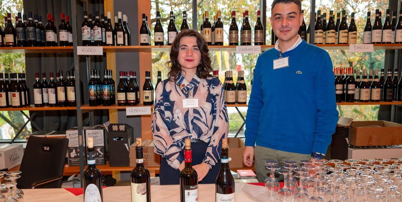 Martina Fresia und Lorenzo Barbero bieten Weine aus dem Piemont an.