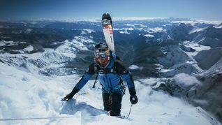 Der polnische Bergskifahrer Andrzej Bargiel am Mount Everest in Nepal vor seiner Abfahrt.