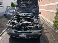 Für den BMW kam jede Hilfe zu spät.