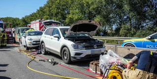 Der Fiat und der VW wurden beschädigt. Bild: SDMG / Dettenmeyer