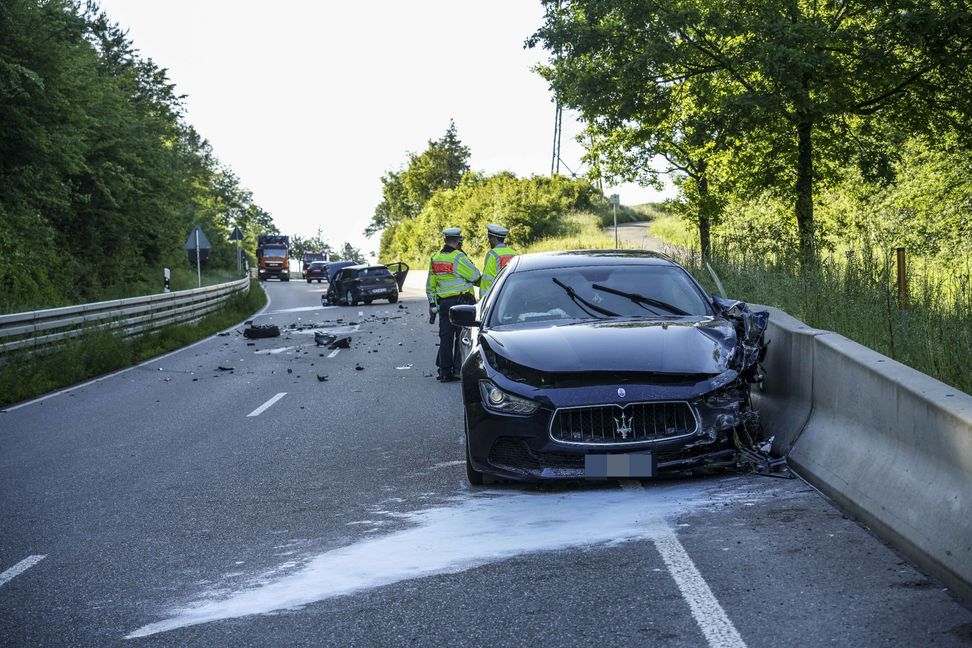 Während der Unfallaufnahme war die Strecke komplett gesperrt.