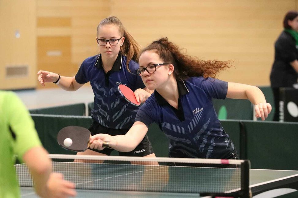 Gemeinsam im Doppel: Annett (links) und Alexandra Kaufmann. Bild: Holzapfel