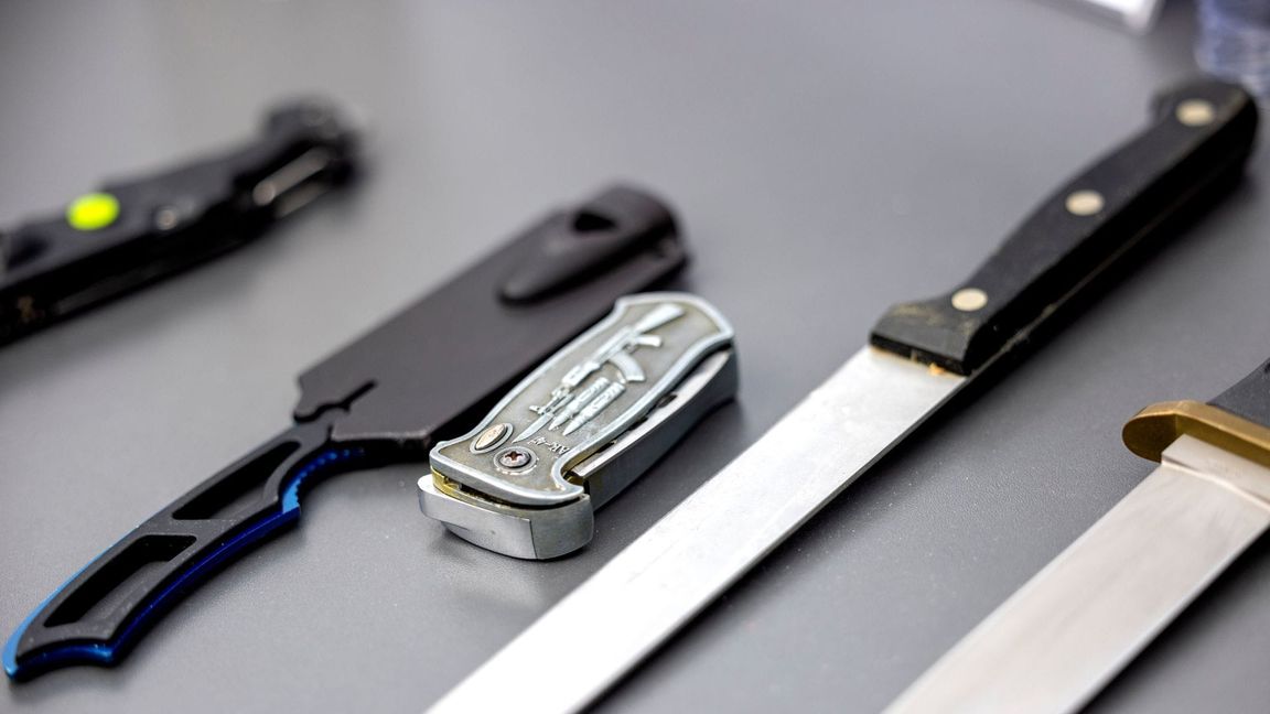 In Berlin soll ein 13-jähriger Schüler einen anderen Jungen mit einem Messer lebensgefährlich verletzt haben.