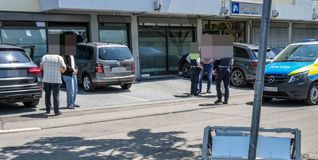 Ausgerechnet in den Räumen des Bestattungsinstituts Göpper + Maurer ist der VW gelandet. Bild: SDMG / Dettenmeyer