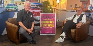 Seit über 30 Jahren mischt Gerhard Gamp (rechts) in der Böblinger Kulturszene kräftig mit. Im Stadtgespräch Böblingen bei Regio TV mit Hans-Jörg Zürn (Sindelfinger Zeitung/Böblinger Zeitung) erzählt er von den Anfängen im Alten Amtsgericht, auf dessen Bühne auch schon Chris Tall stand, sowie über den Comedypreis Mechthild und seine Künstleragentur.