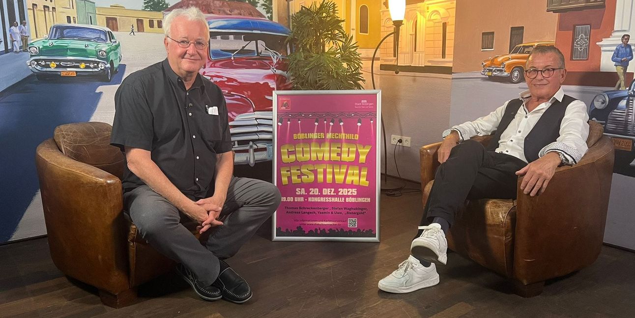 Seit über 30 Jahren mischt Gerhard Gamp (rechts) in der Böblinger Kulturszene kräftig mit. Im Stadtgespräch Böblingen bei Regio TV mit Hans-Jörg Zürn (Sindelfinger Zeitung/Böblinger Zeitung) erzählt er von den Anfängen im Alten Amtsgericht, auf dessen Bühne auch schon Chris Tall stand, sowie über den Comedypreis Mechthild und seine Künstleragentur.