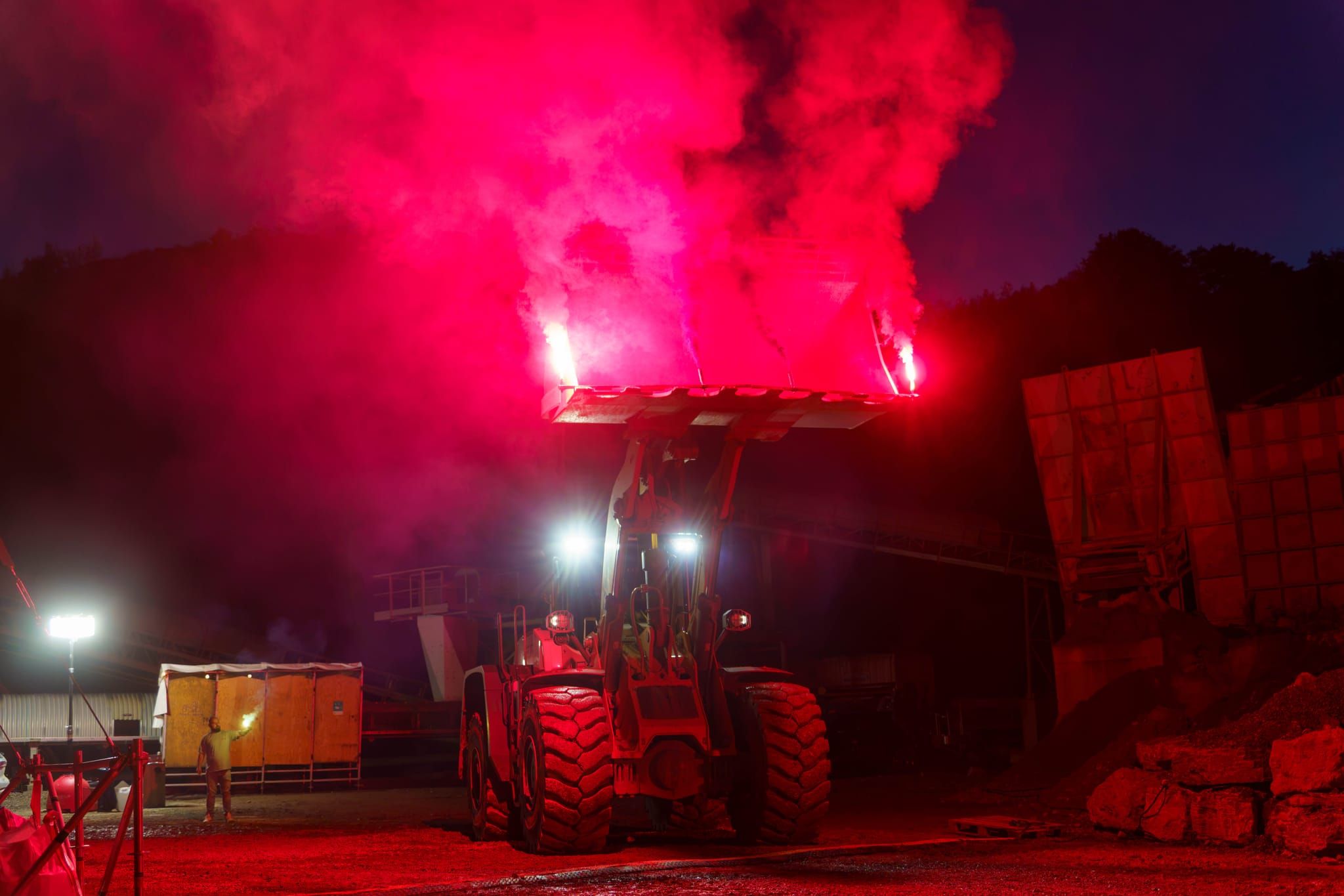 Feuerspektakel im Steinbruch.