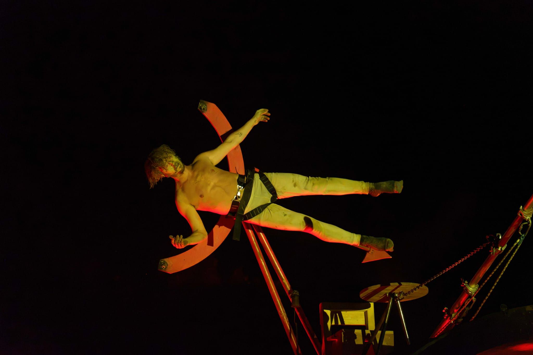 Feuerspektakel im Steinbruch.