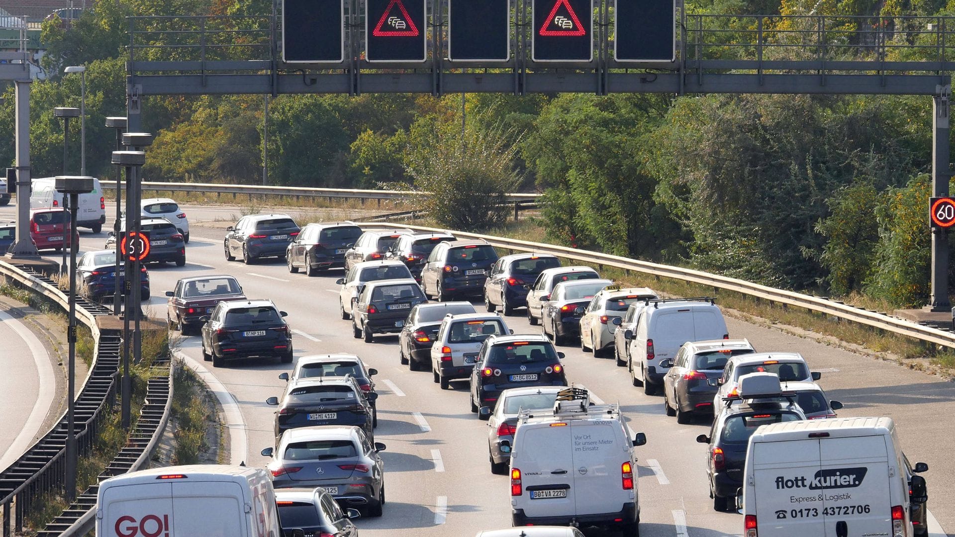 Der ADAC rechnet für das kommende Wochenende vor allem in Süddeutschland mit vielen Staus auf den Fernstraßen. (Symbolbild)