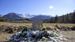 Erinnerungsstein in Le Vernet für die Opfer der Germanwings-Katastrophe.