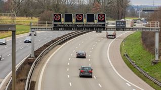 Ein Ärgernis für viele: Mittelspurschleicher auf der Autobahn.