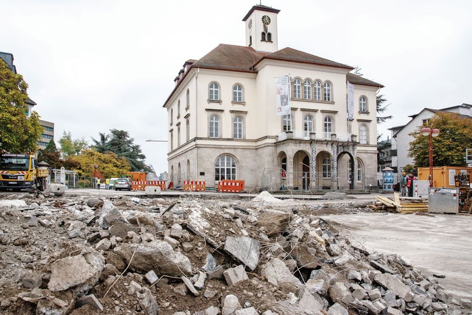 Der Marktplatzbelag ist abgetragen, jetzt geht es auch oberirdisch an die Sanierung.