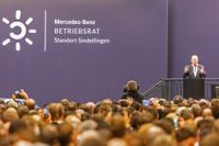 Bundeskanzler Olaf Scholz besucht das Mercedes-Werk Sindelfingen.