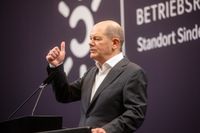 Bundeskanzler Olaf Scholz besucht das Mercedes-Werk Sindelfingen.