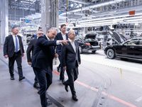 Bundeskanzler Olaf Scholz besucht das Mercedes-Werk Sindelfingen.
