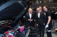 Bundeskanzler Olaf Scholz besucht das Mercedes-Werk Sindelfingen.