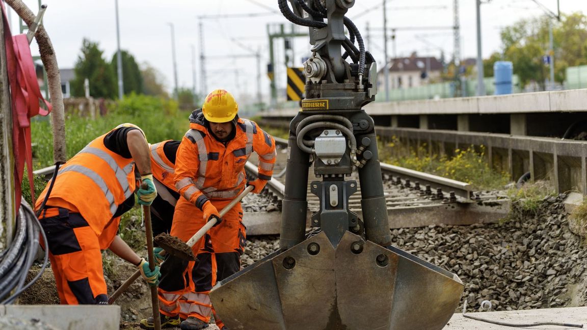 Die Bahn hat viele Baustellen.