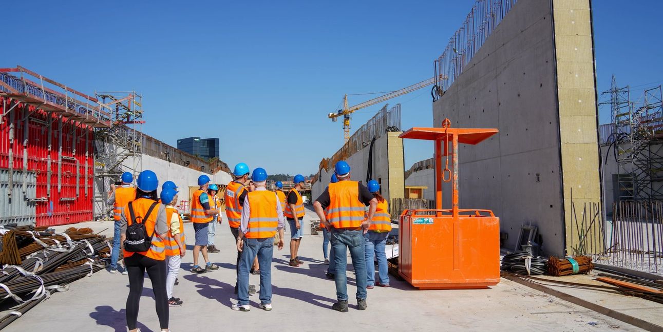 Teilnehmer der Führung haben am Samstag einen exklusiven Blick in den Tunnel erhalten und erfahren, wie er gebaut wird.