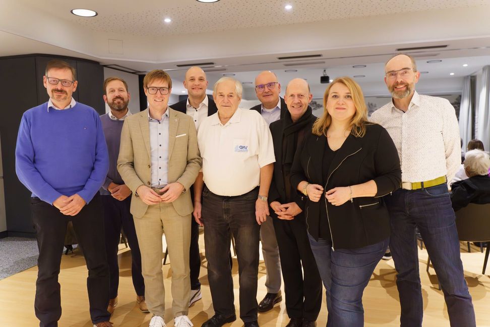 Oberbürgermeister Markus Kleemann (Dritter von links) und das GHV-Führungsteam (von links): Robert Klotz, Bernd Dörich, Peter Kramer, Hermann Ayasse, Oliver Claus, Dr. Bernd Schmalenbach, Sandra Adler und Henning Mezger.