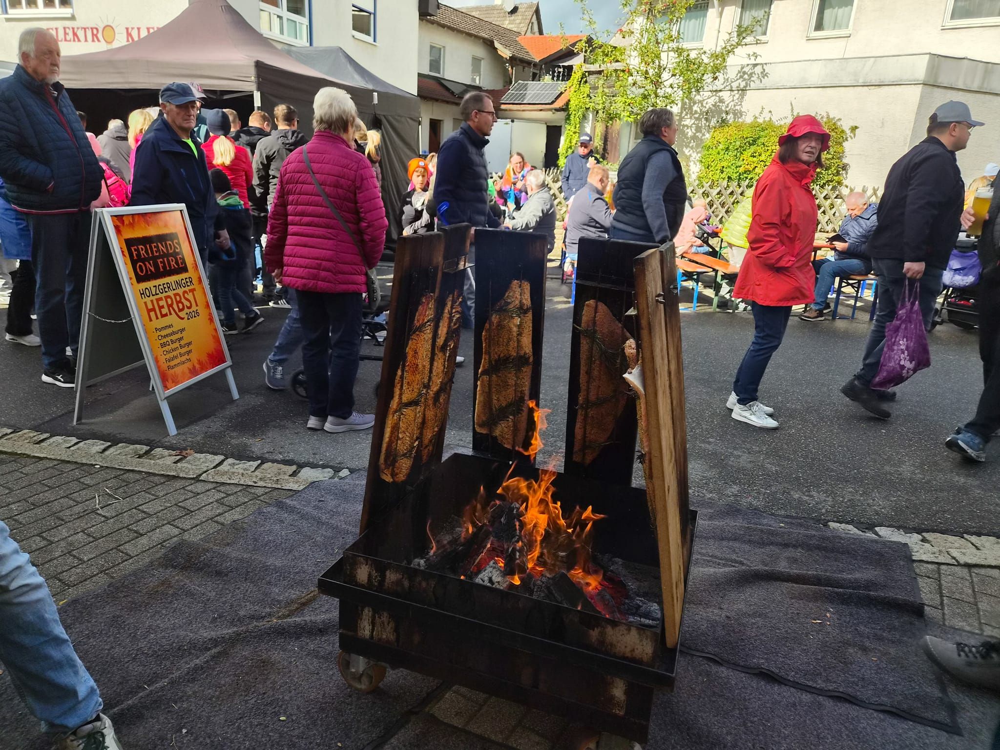 Laufradrennen, rund 50 Flohmarktstände, Modenschau und zahlreiche Aktionen der Geschäfte sorgen für ein abwechslungsreiches Programm beim Holzgerlinger Herbst.