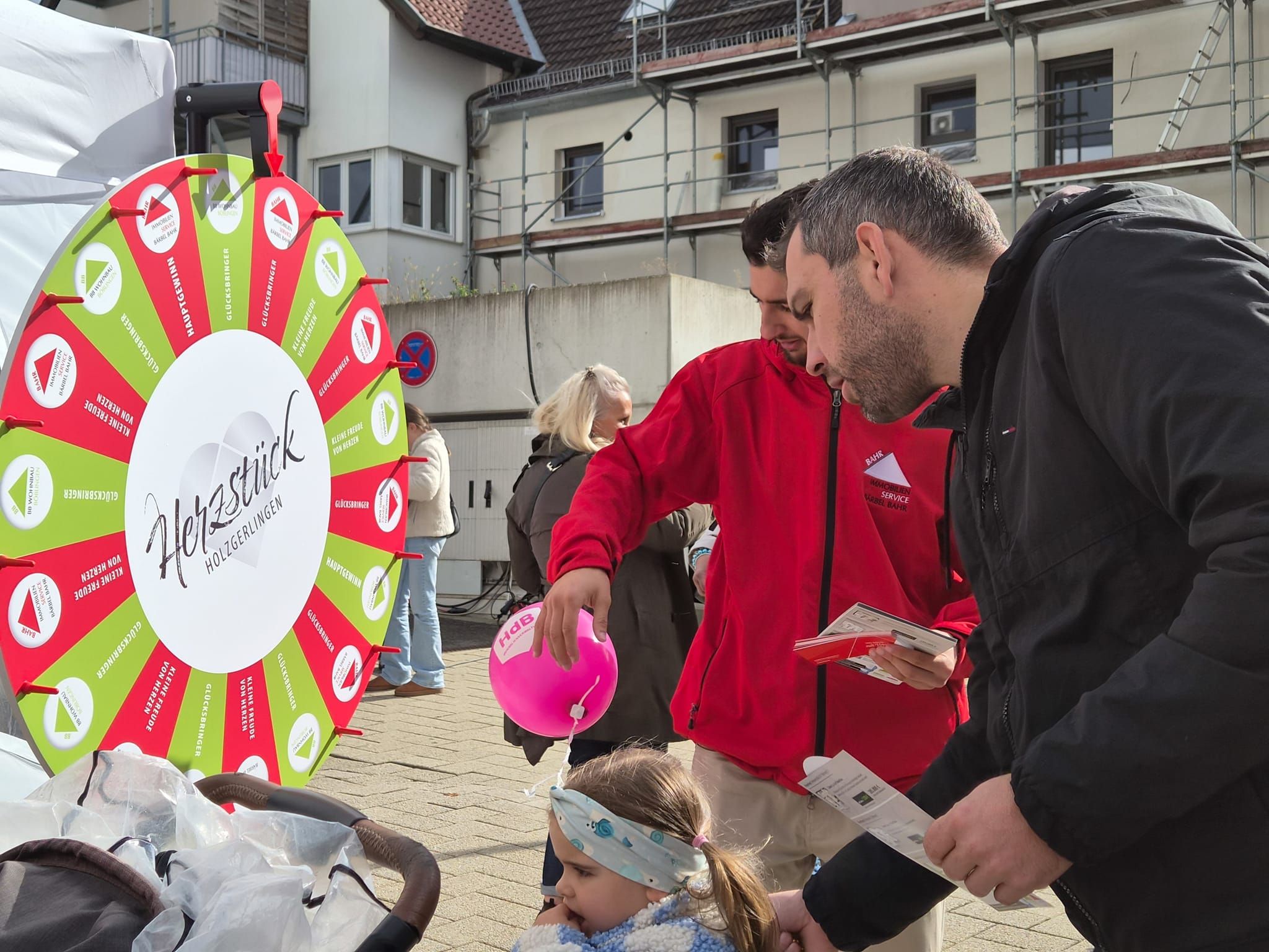 Laufradrennen, rund 50 Flohmarktstände, Modenschau und zahlreiche Aktionen der Geschäfte sorgen für ein abwechslungsreiches Programm beim Holzgerlinger Herbst.