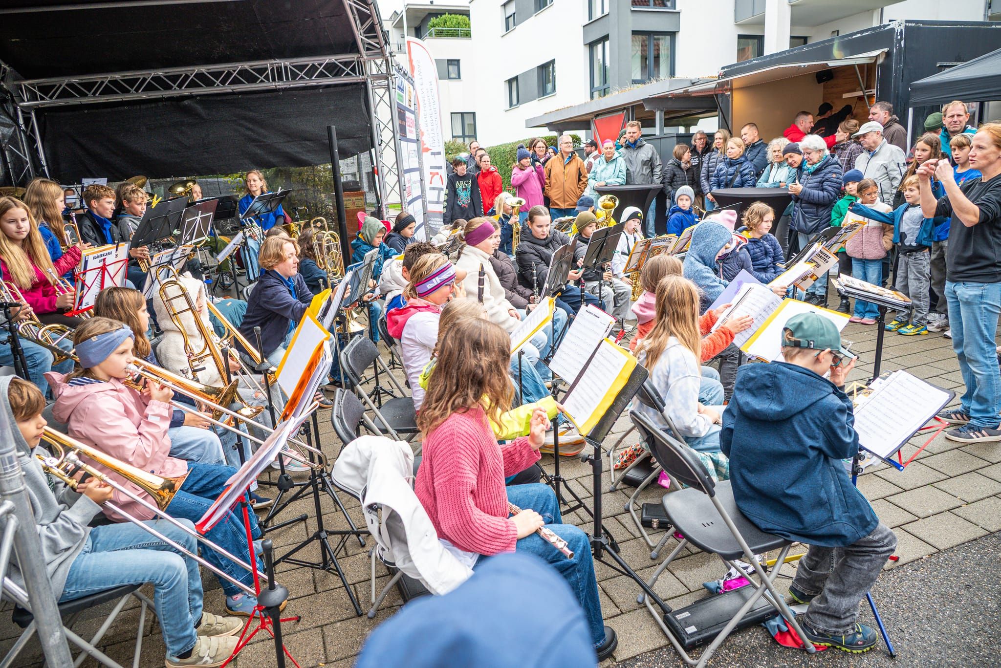Laufradrennen, rund 50 Flohmarktstände, Modenschau und zahlreiche Aktionen der Geschäfte sorgen für ein abwechslungsreiches Programm beim Holzgerlinger Herbst.