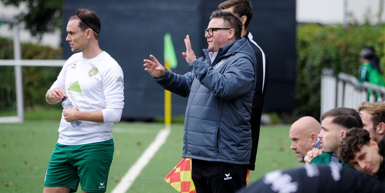 Routinier Timo Paetzold (links) und Trainer Bernd Gluiber können den vierten Sieg im vierten Heimspiel feiern.