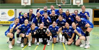 Nach dem Erfolg gegen Bargau/Bettringen ließen sich die Bösi-Handballerinnen zurecht feiern. 	Bild. Photostampe