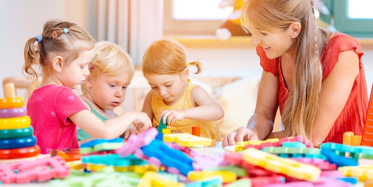 Kinder zu betreuen, ist eine wichtige Arbeit.