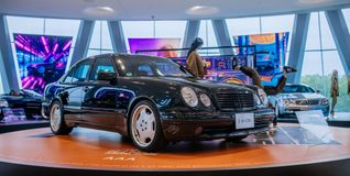 Der V8-Hochleistungsmotor mit 280 kW (381 PS) macht den Mercedes-Benz E 60 AMG Mitte der 1990er-Jahre zur stärksten E-Klasse.