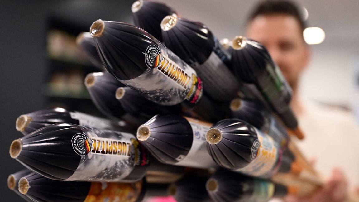 Raketen von Weco - sie sind aus Pappe, wie die Firma betont. Plastikkappen haben sie nicht mehr.