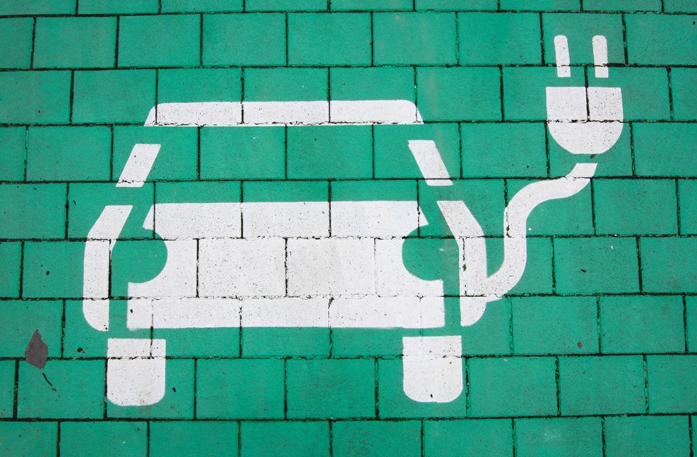 Stromer zeigen auf deutschen Straßen immer mehr Präsenz. Foto: dpa/Julian Stratenschulte
